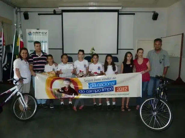 Alunos participam do concurso "O meio ambiente e o bem estar no campo"