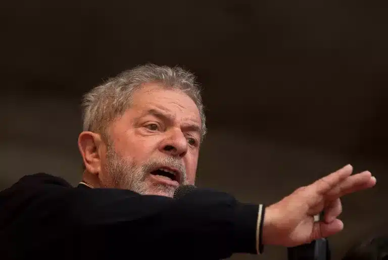 Juiz federal do DF suspende posse de Lula na Casa Civil (Foto: Andre Penner/AP)