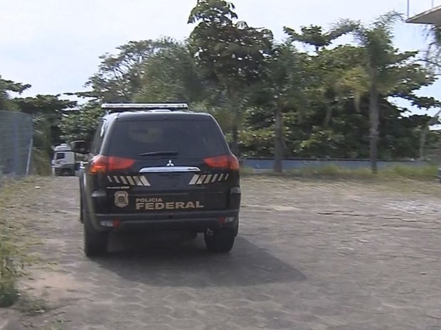 Irmãos foram presos por agentes da Polícia Federal (Foto: Reprodução / TV TEM)
