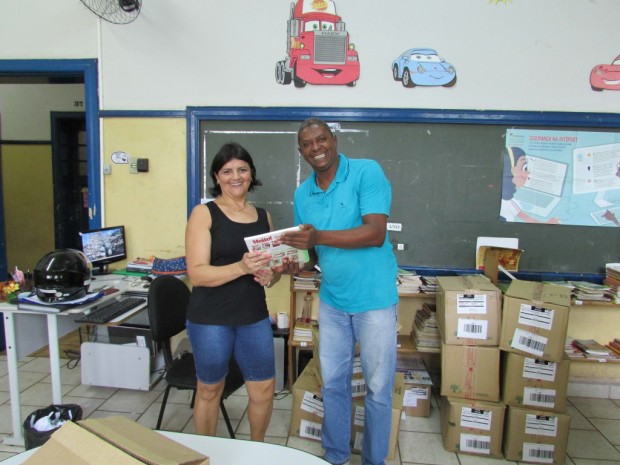 Material didático é entregue nas escolas municipais (Foto: Divulgação)