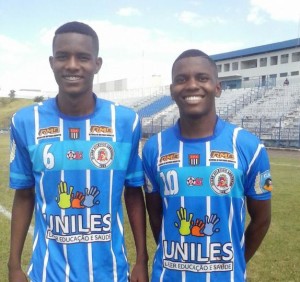 Os atacantes Jean Lucas e Anderson fizeram dois gols que deram a vitória ao Assisense (Foto: Reprodução/Agência Futebol Interior)