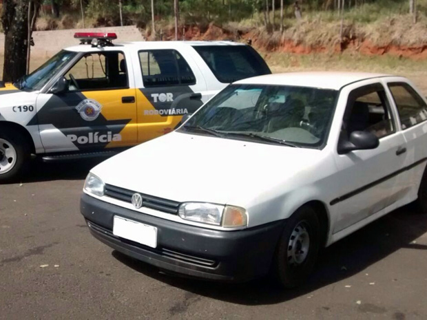 Veículo foi furtado na cidade de Assis e recuperado em Pres. Prudente (Foto: Policia Rodoviária/Cedida)