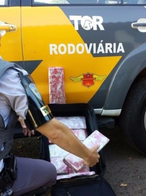 Equipe TOR da Polícia Militar Rodoviária apreendeu a droga em Assis (Foto: Cedida/Polícia Militar Rodoviária)