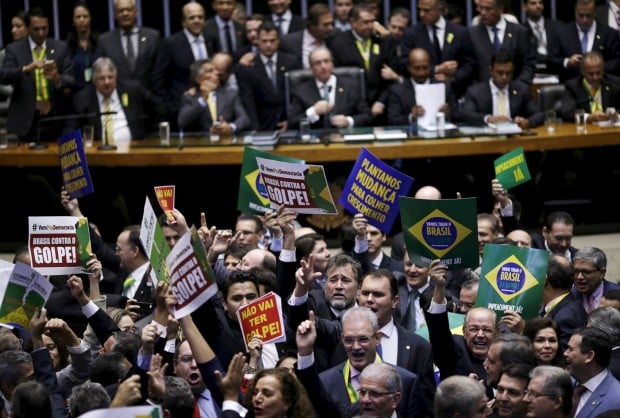 Com o voto do deputado Bruno Araújo, a Câmara alcançou os 342 votos necessários