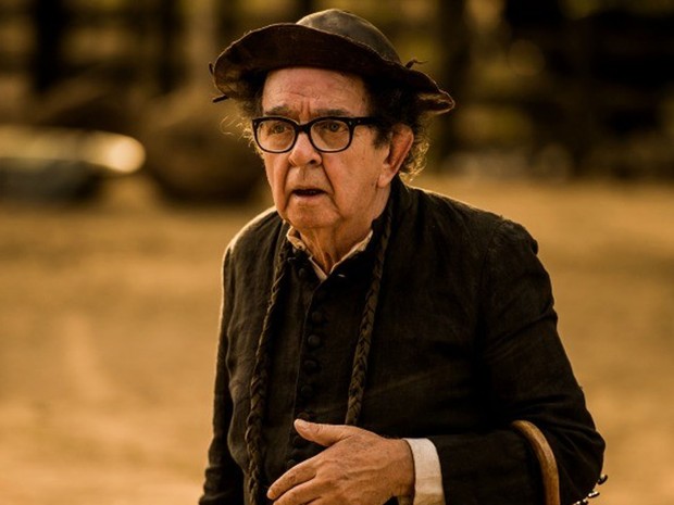 Ator Umberto Magnani interpretava o padre Romão na novela 'Velho Chico' (Foto: Globo / Caiuá Franco)