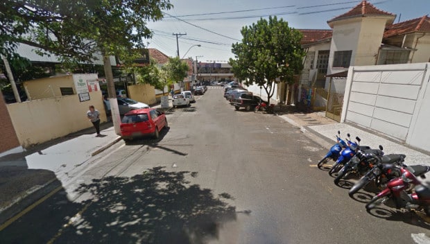 Idoso foi abordado quando saia de uma agência bancária (Foto: Reprodução / Google)