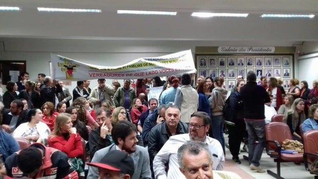 Sob protesto, Câmara arquiva Comissão Processante da reposição salarial (Foto: Profº Márcio Alexandre)
