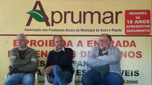 Reomar Uliana, presidente da APRUMAR, José Fernandes, presidente de honra da entidade, e Herman Canton, diretor (Foto: Divulgação)