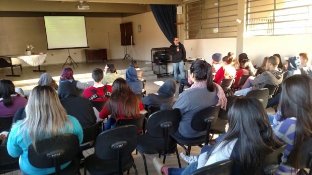 A palestra consistiu em informações sobre como ingressar na faculdade de engenharia (Foto: Divulgação)
