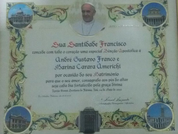 Casal recebeu benção do Papa Francisco antes de casar (Foto: Marina Franco/ Arquivo pessoal)