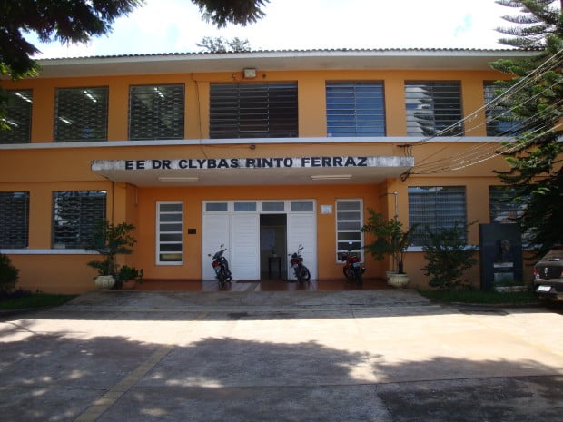 Fachada da Escola Estadual Dr. Clybas Pinto Ferras (Foto: Reprodução)