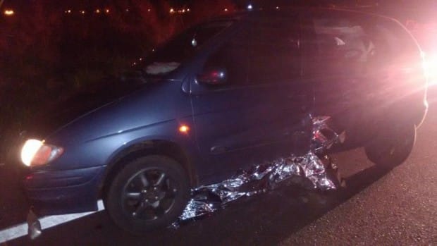 Andarilho morre atropelado na rodovia Raposo Tavares em Ourinhos (Foto: Renata Tiburcio)