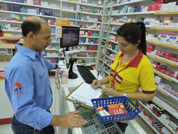 Sincomerciários visita farmácias para colher sugestões (Foto: Divulgação)
