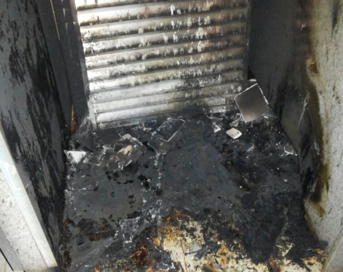 Foi ateado fogo em banheiro de escola (Foto: Arquivo Pessoal)