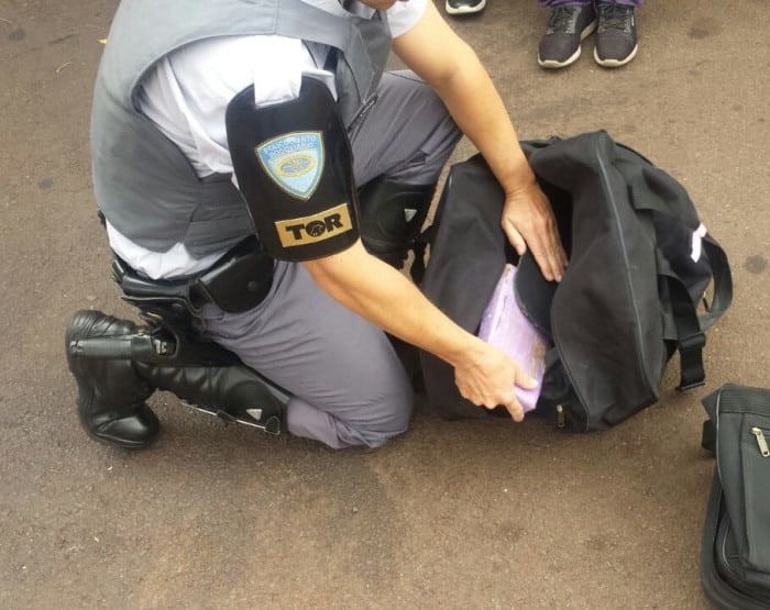 Droga estava escondida em bagagens de peruanos (Foto: TOR/Divulgação)