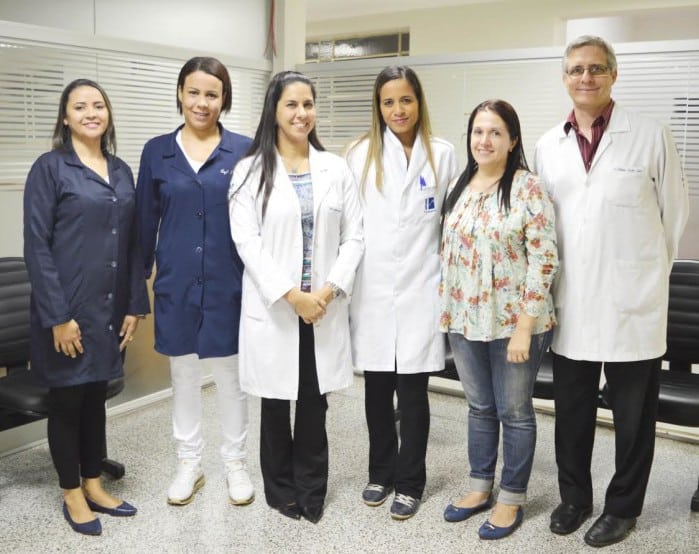 quipes envolvidas no processo de retirada de órgãos (esq-dir: Enfermeiras Ana Paula e Tatiane, Dra Juliana, Enfermeira da OPO Janiele, administradora Ana Claudia e Dr. Zildomar Junior)