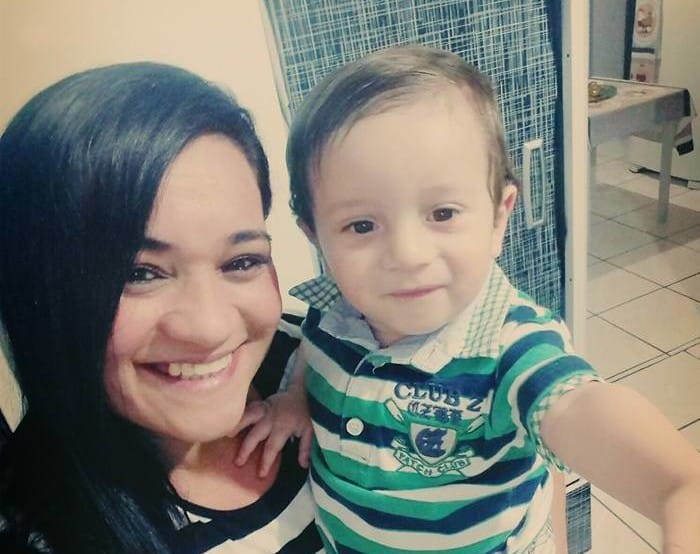 Abraão com a sua mãe Fabiana (Foto: Arquivo Pessoal/Fabiana)