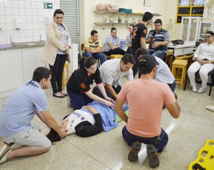 Cipeiros e brigadistas do ame Assis recebem treinamento em primeiros socorros (Foto: Divulgação)