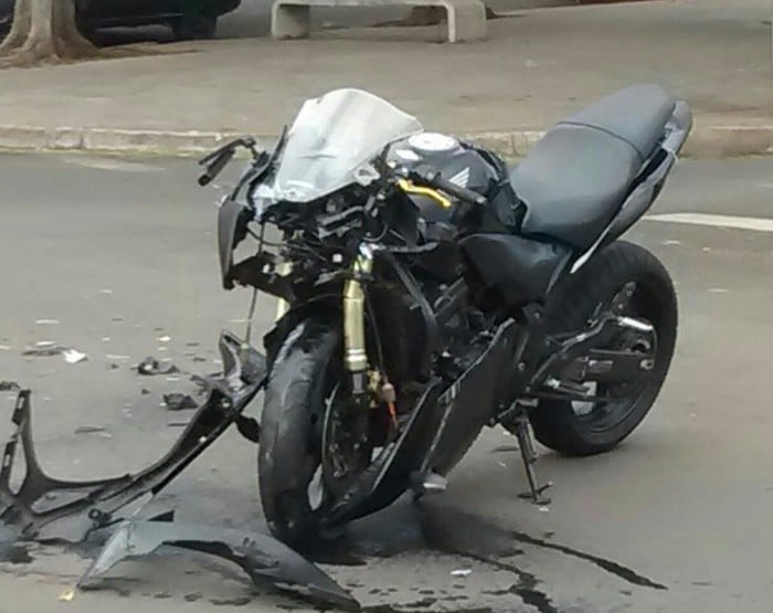 Acidente envolvendo CBR 600 rr é registrada na Dom Antonio (Foto: Whatsapp)