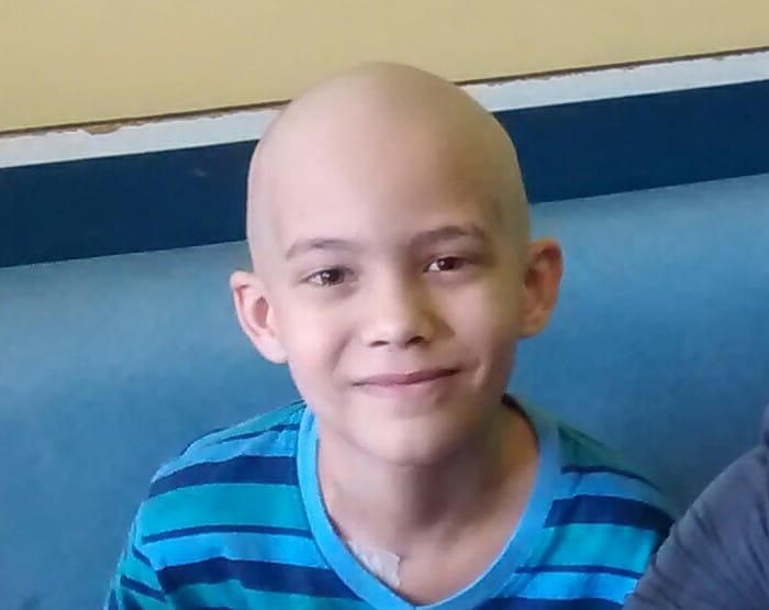 O pequeno "incrível Zé Renato" (Foto: Reprodução/Facebook)