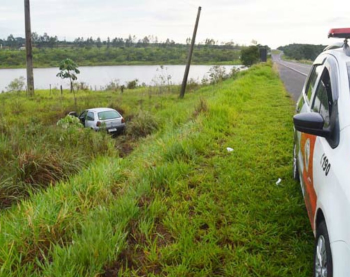Além da motorista, duas crianças estavam no veículo; não houve feridos (Foto: i7 Notícias)