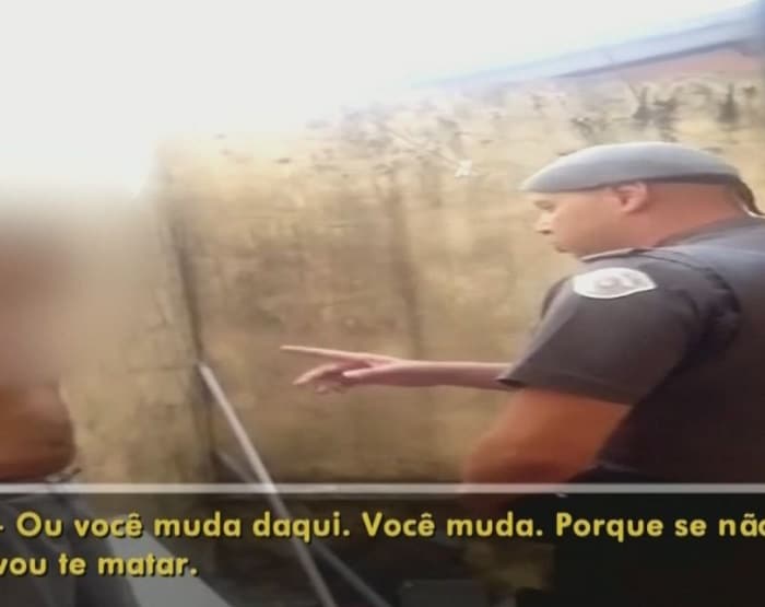 Policial ameaça vizinho após discussão e vítima filma conversa (Foto: Reprodução / TV TEM)