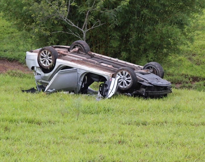 Carro capotou e caiu em barranco (Foto: Arquivo Pessoal)