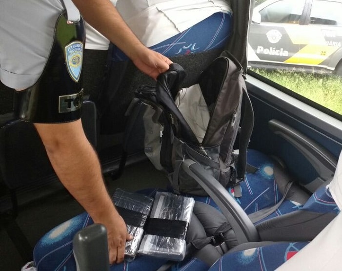 Boliviano estava transportando cocaína (Foto: Polícia Rodoviária/Divulgação)
