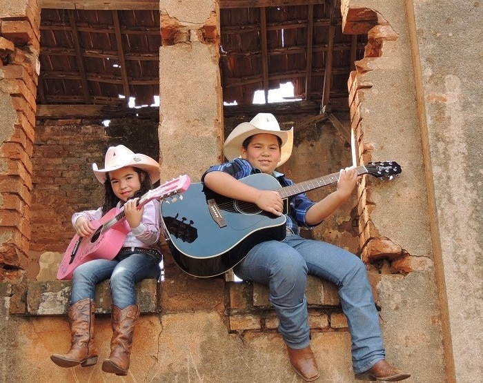Dupla Amanda e Vinícius de Assis