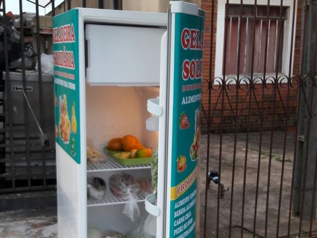 Qualquer pessoa pode doar alimentos para a Geladeira Solidária (Foto: Lucinéia Furlan/Arquivo Pessoal)
