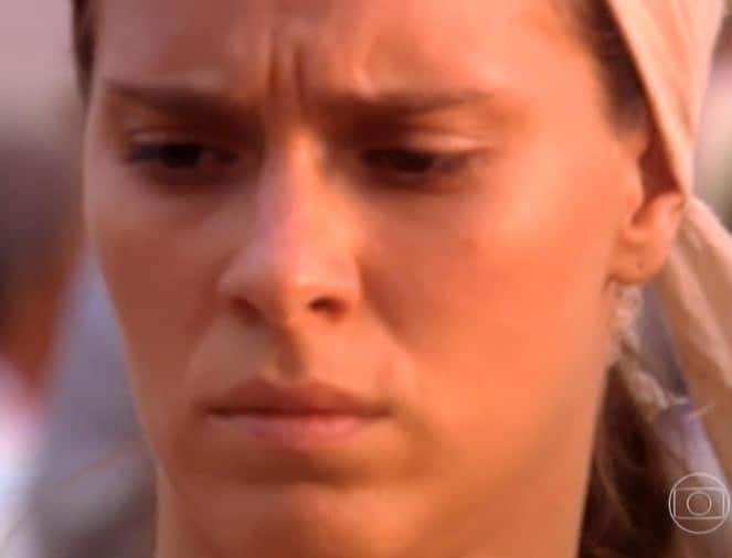 Globo corta testa de Maria do Carmo (Carolina Dieckmann) em imagem esticada de "Senhora do Destino" (Imagem: Reprodução/TV Globo)