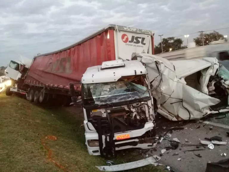 Acidente na Rodovia Dom Gabriel Paulino Bueno Couto aconteceu na madrugada desta terça-feira (30) (Foto: Ademir Martimiano/Arquivo pessoal)
