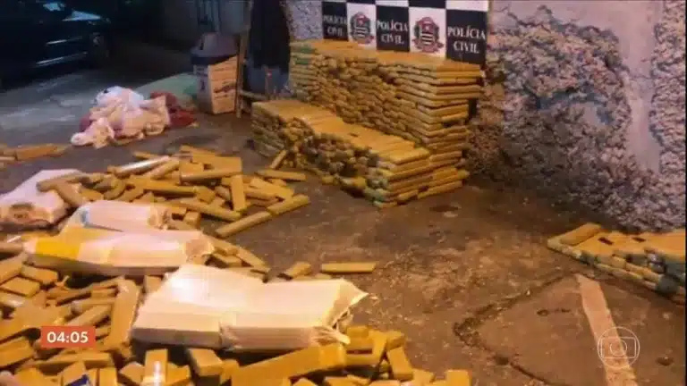 Polícia de SP encontra 1,5 tonelada de maconha escondida num caminhão carregado de milho