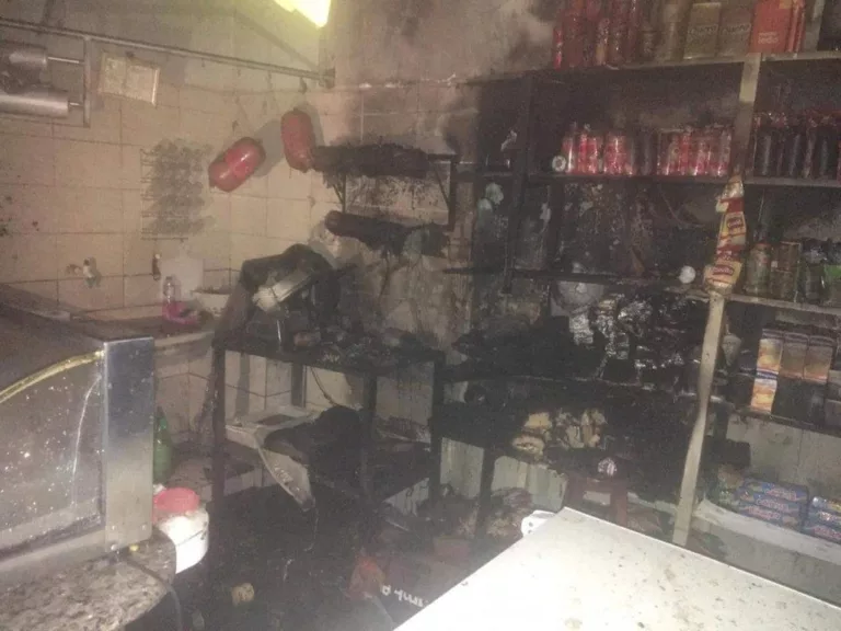 Incêndio atingiu mercearia em Tupã (Foto: João Trentini /Divulgação)