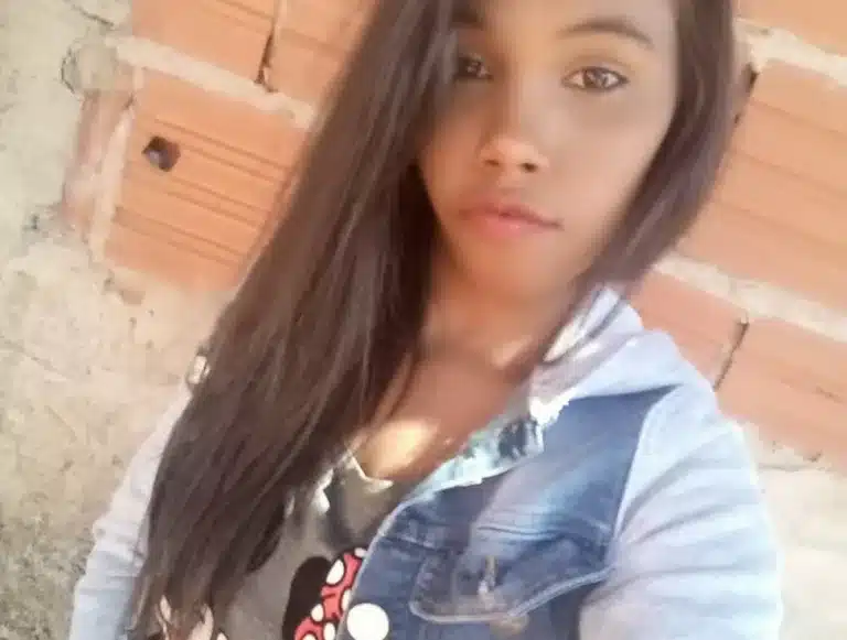 Jovem de 20 anos foi morta degolada com uma faca em Bauru (Foto: Facebook/Reprodução)