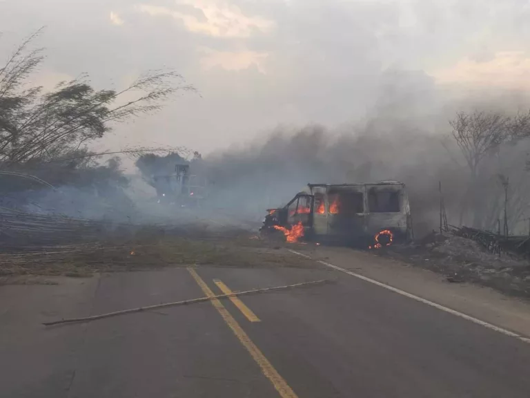 Cinco pessoas morreram vítimas do acidente em Martinópolis — Foto: Cláudio da Ponte