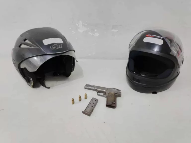 Dupla é presa com arma durante baile funk em Marília