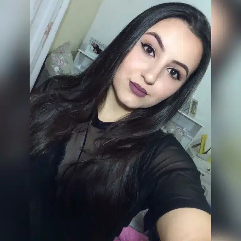 Adrielli foi morta a tiros (Foto: Reprodução/Facebook)