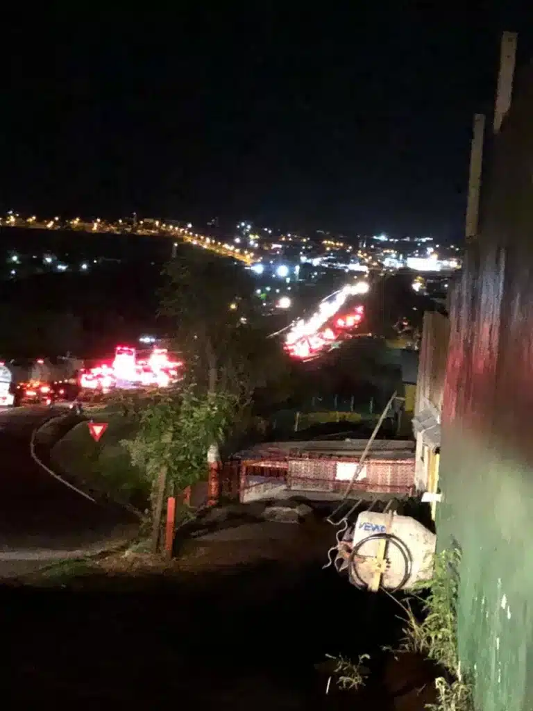 Congestionamento na rodovia após o acidente (Foto: Divulgação)