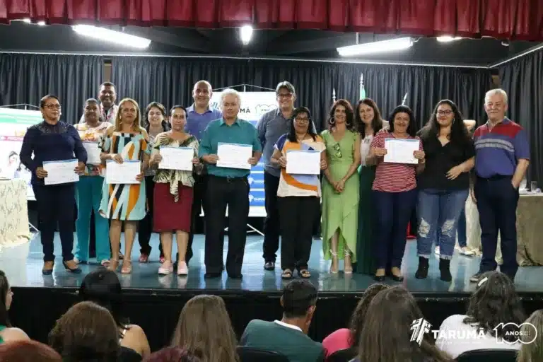 Tarumã entrega certificados dos cursos oferecidos pelo Centro Comunitário de Formação Profissional