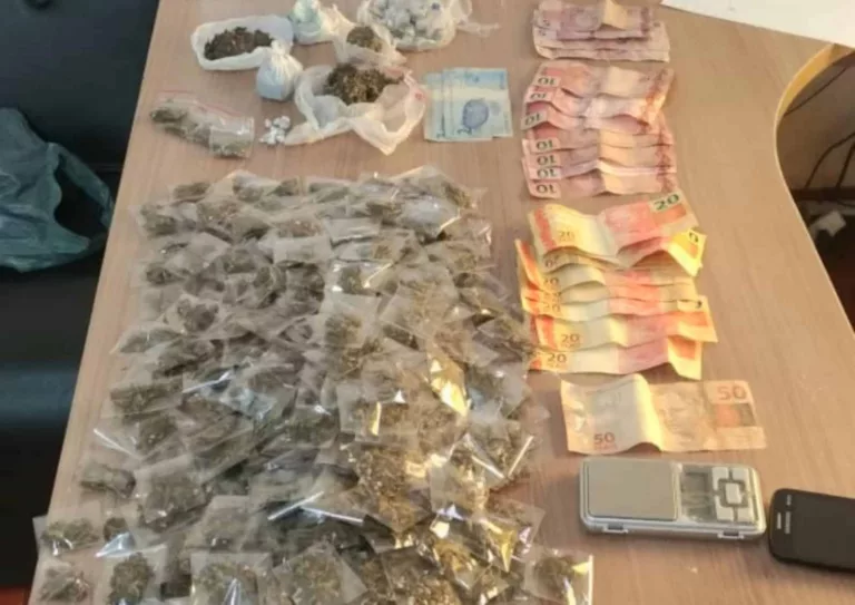 Polícia apreende quase 400 porções de droga em comércio após receber denúncia por WhatsApp — Foto: Polícia Militar/Divulgação
