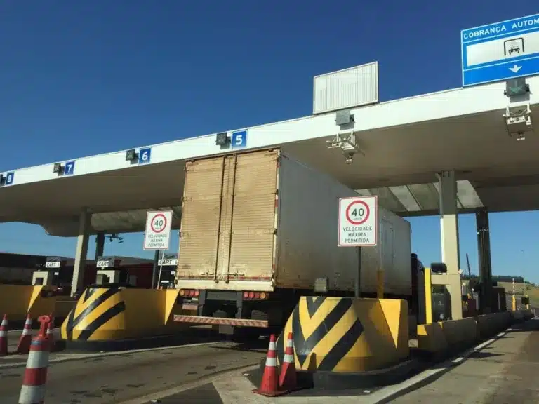 Praça de pedágio na Rodovia Raposo Tavares é assaltada