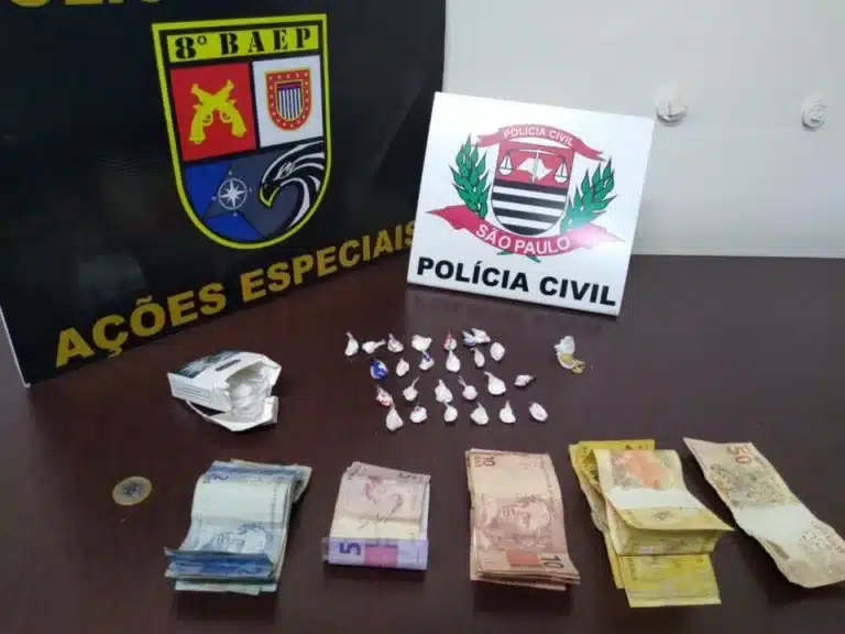 Droga e dinheiro apreendidos durante a operação (Foto: Divulgação)
