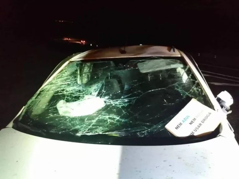 Carro capotou na vicinal que liga Barra Bonita a Mineiros do Tietê — Foto: Arquivo pessoal