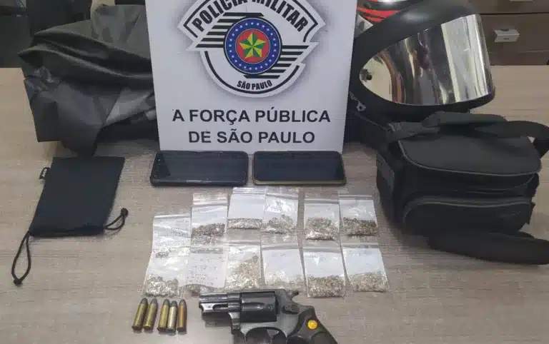 Dupla é detida com diamantes roubados avaliados em mais de R$ 20 mil em Assis (Foto: Polícia Militar/Divulgação)