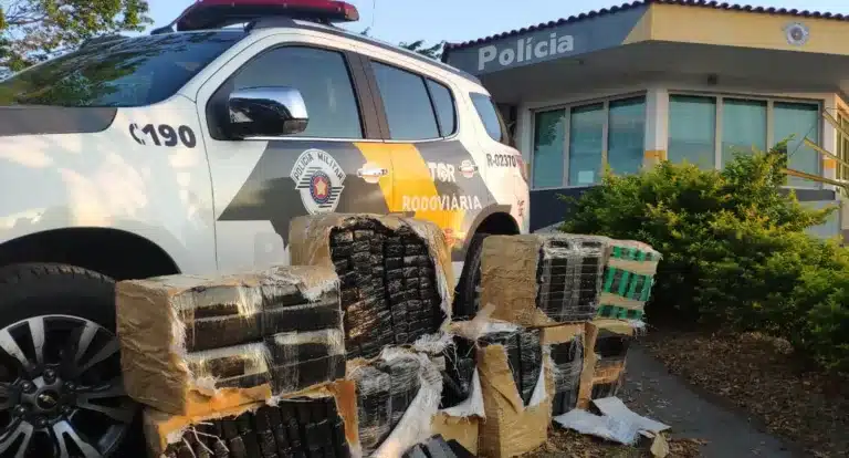 Polícia Rodoviária apreende quase 800 tijolos de maconha em carro na Raposo Tavares — Foto: Polícia Rodoviária/Divulgação