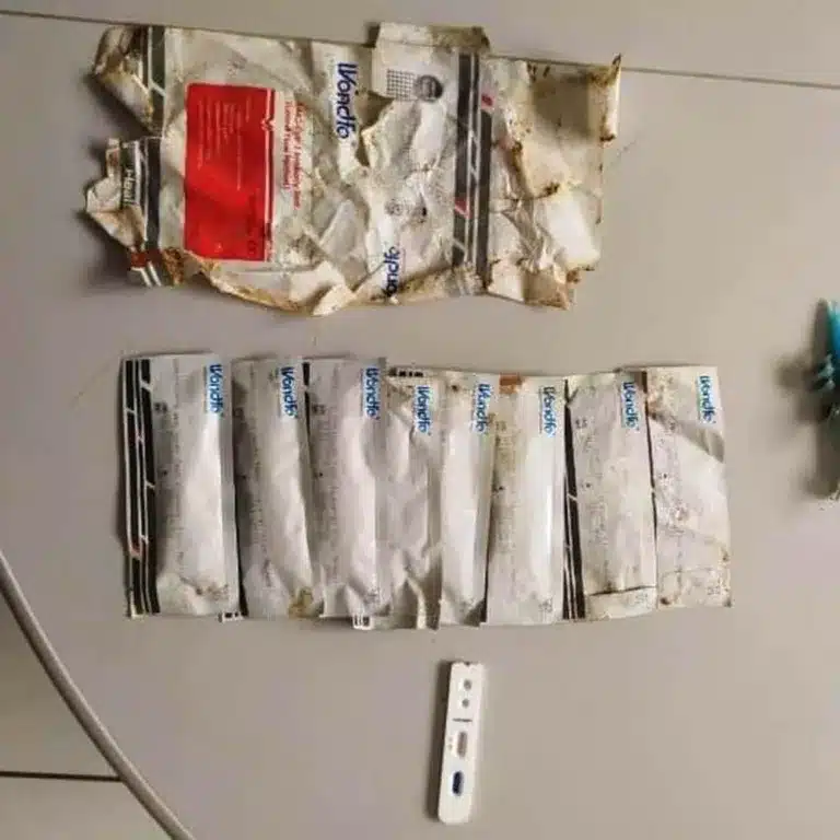 Os testes para Covid-19 furtados no mês passado estavam sendo vendidos em uma rua de Marília (Foto: Polícia Civil/Divulgação)