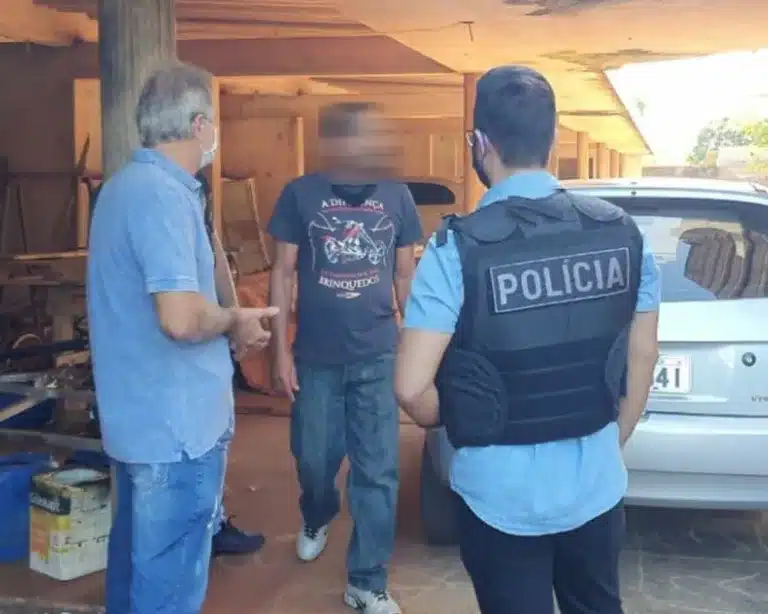 Suspeito de 67 anos foi preso e indiciado por estupro de vulnerável; crime estaria sendo praticado há vários anos, segundo a polícia — Foto: Polícia Civil/Divulgação