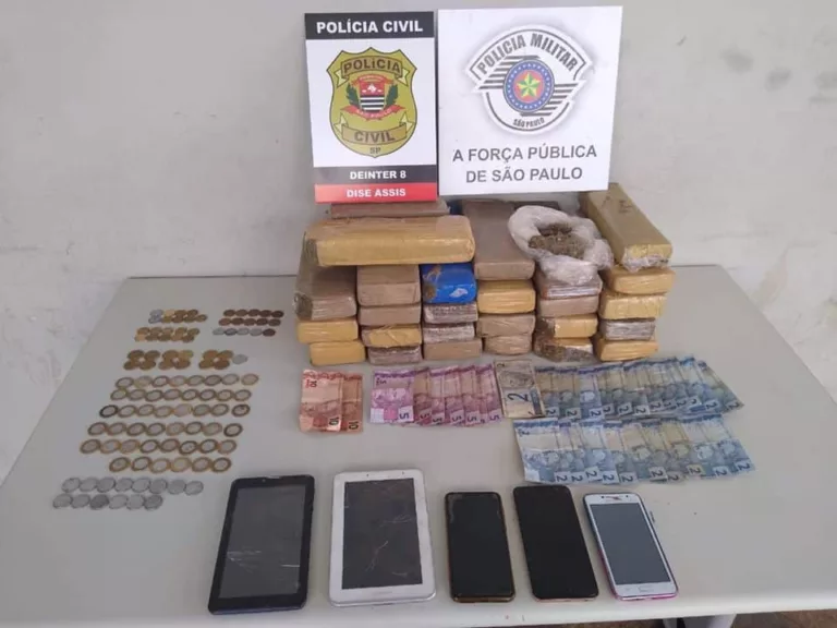 Dise apreende mais de 20kg de maconha e outros itens em sitio em Assis (Foto: Divulgação/Polícia Civil de Assis)