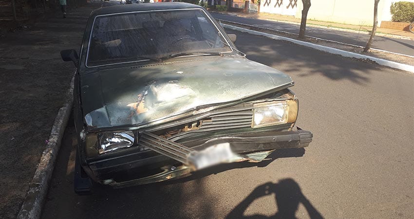 Carro atropela motociclista em cruzamento de ruas em Paraguaçu (Foto: i7 Notícias)